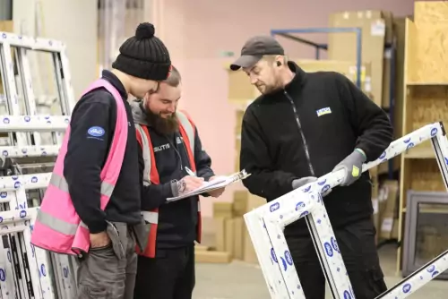 Keeping It Real – Listers Show Staff It Cares